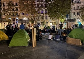 Tiendas de campaña, en la plaza del Ayuntamiento.