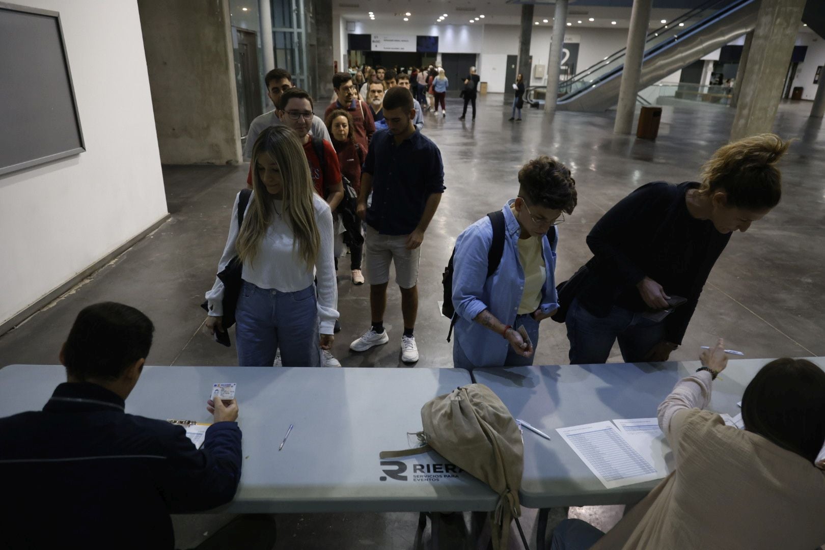 Miles de personas se examinan este sábado de las pruebas de valenciano