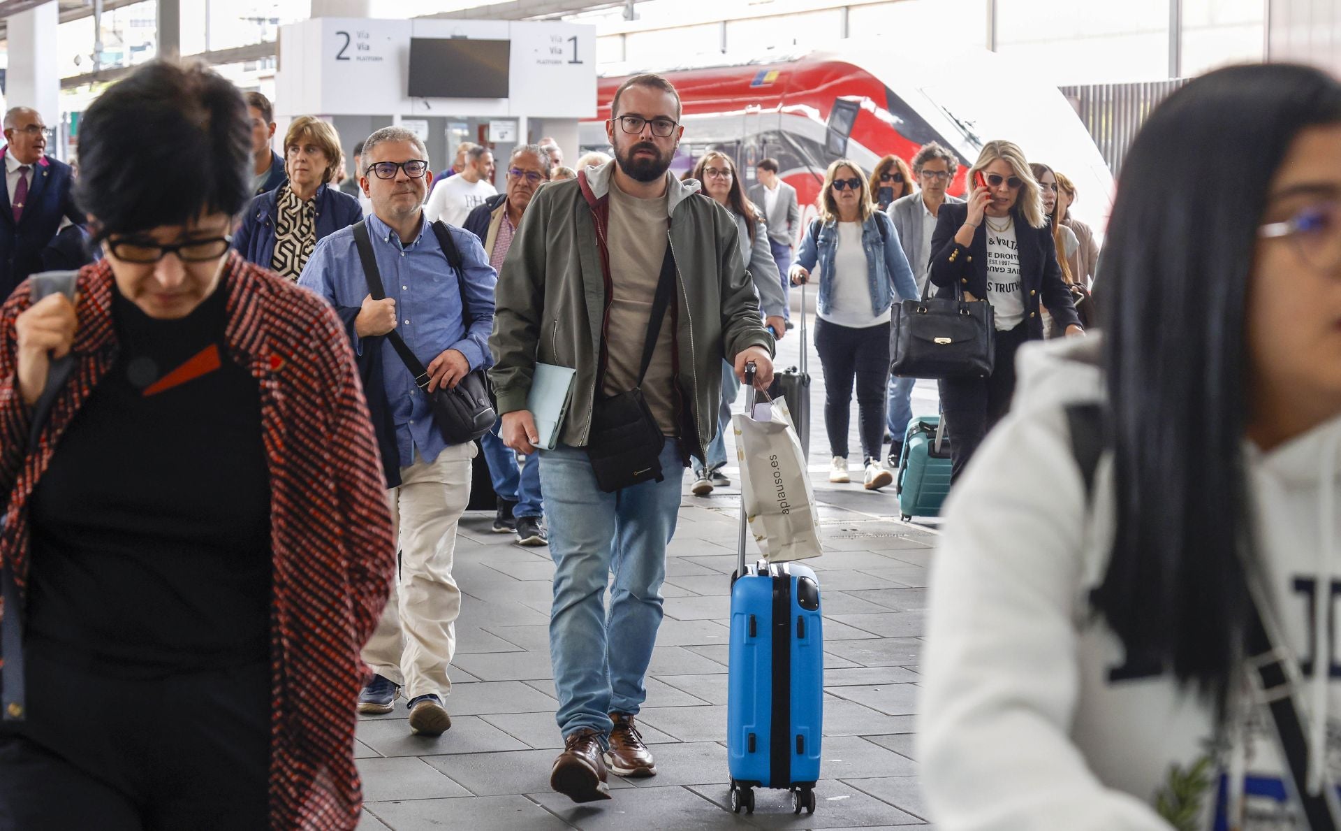 Retrasos y cancelaciones en la estación Joaquín Sorolla de Valencia