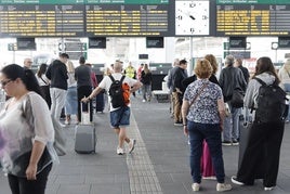 Afectados en la estación de trenes de Joaquín Sorolla.