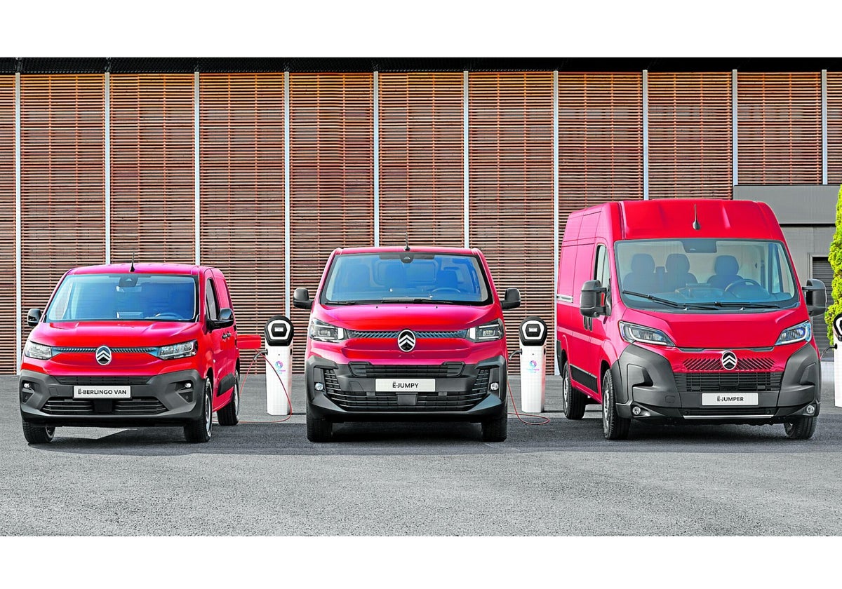 Las versiones electrificadas de los Berlingo, Jumpy y Jumper muestran la nueva imagen de la marca de Citroën.