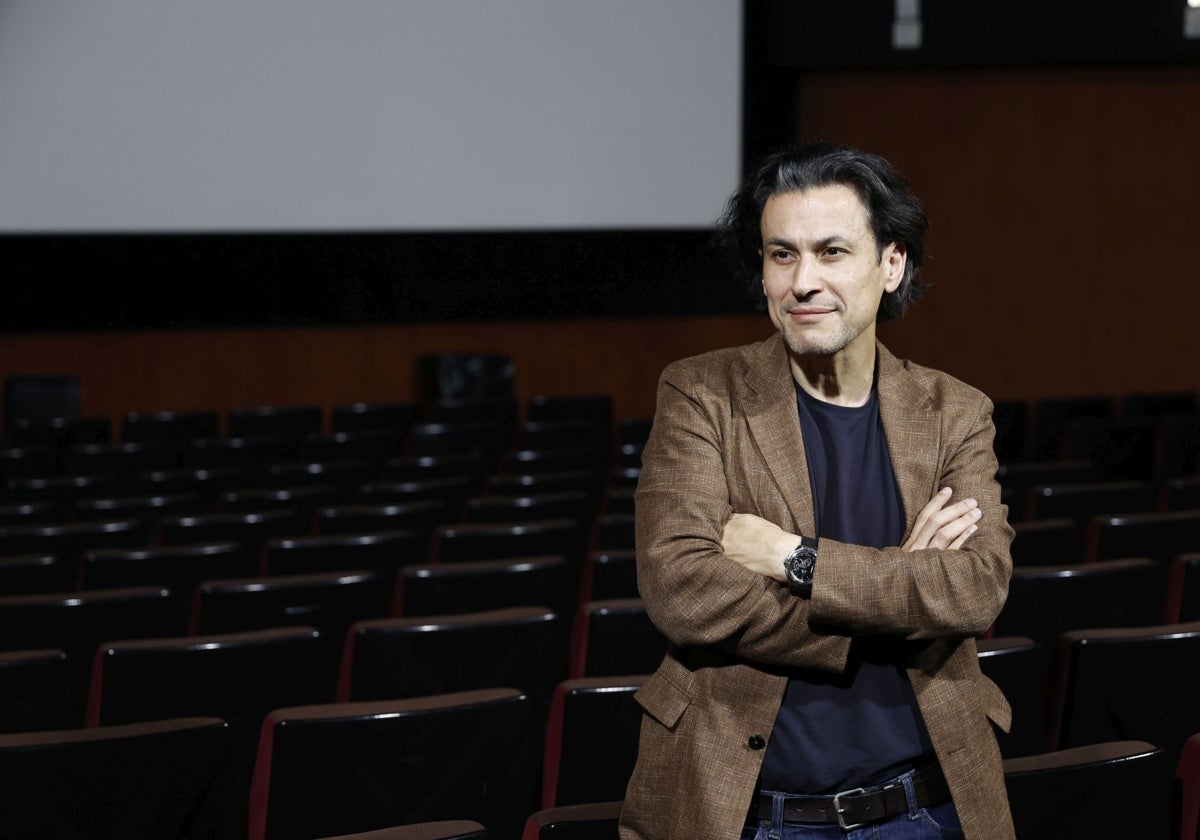 El director y escritor Rodrigo Cortés, en los cines Lys de Valencia, donde ha presentado 'Escape'.