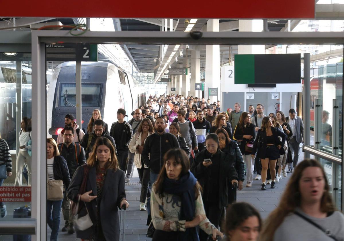 Estación de Joaquín Sorolla este lunes en Valencia.