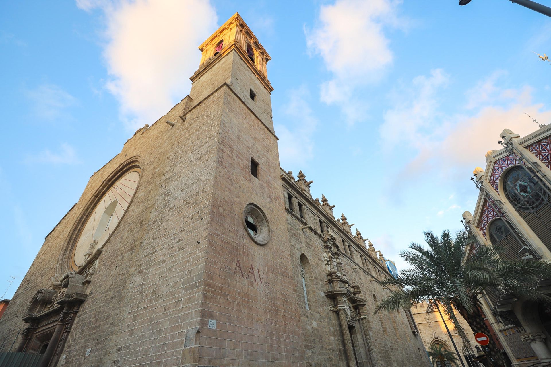 Así están las fachadas de los Santos Juanes tras su restauración