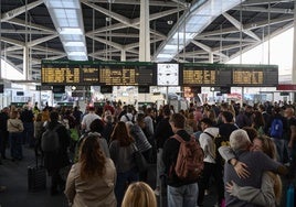 El caos del pasado domingo en la estación Joaquín Sorolla de Valencia.