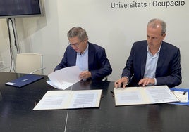 José Antonio Rovira y Fernando Móner, presidente de Avacu, en la firma del convenio.