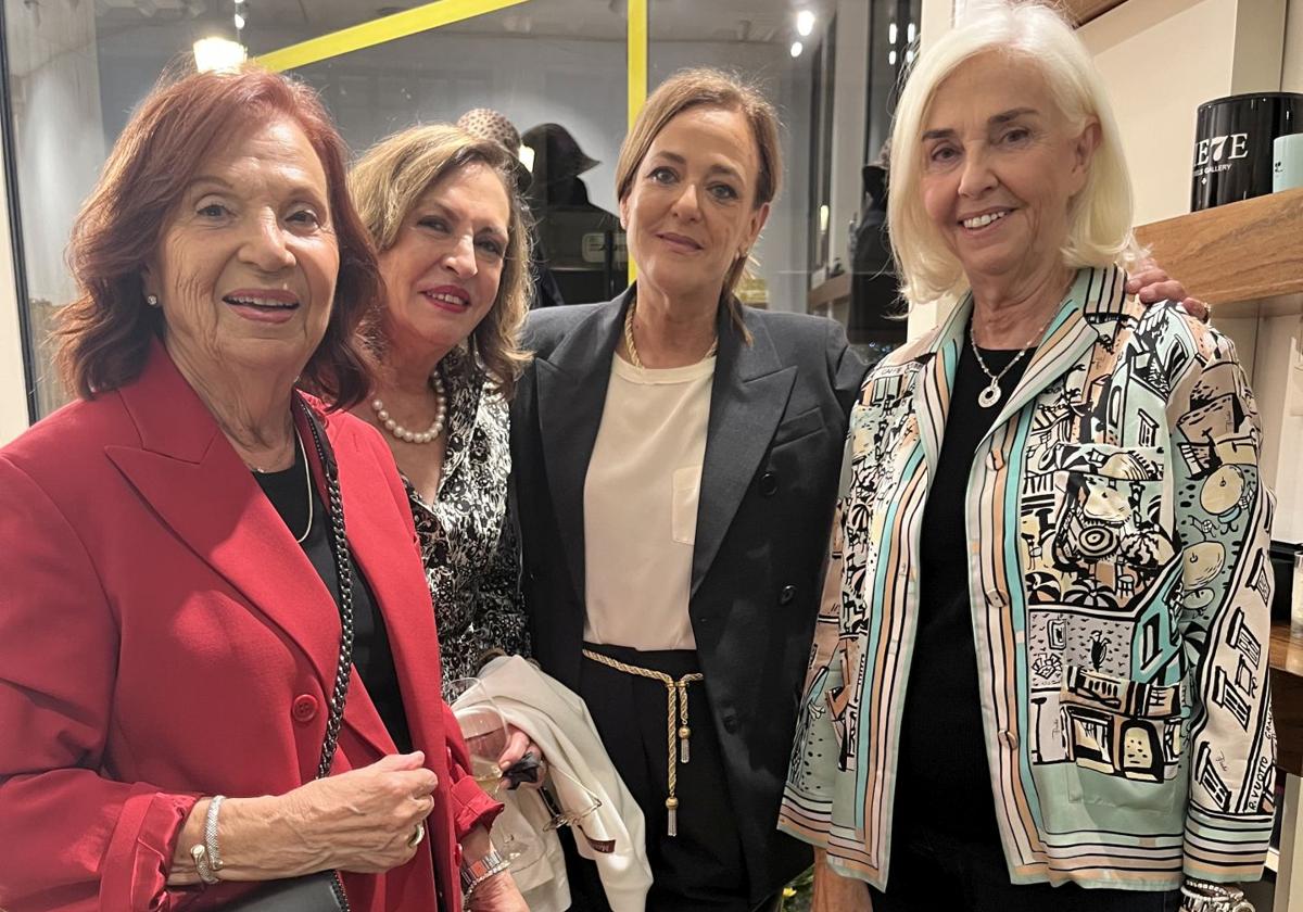 Amparo Alapont, Carmen Sáez, Lourdes López y Hortensia Herrero.