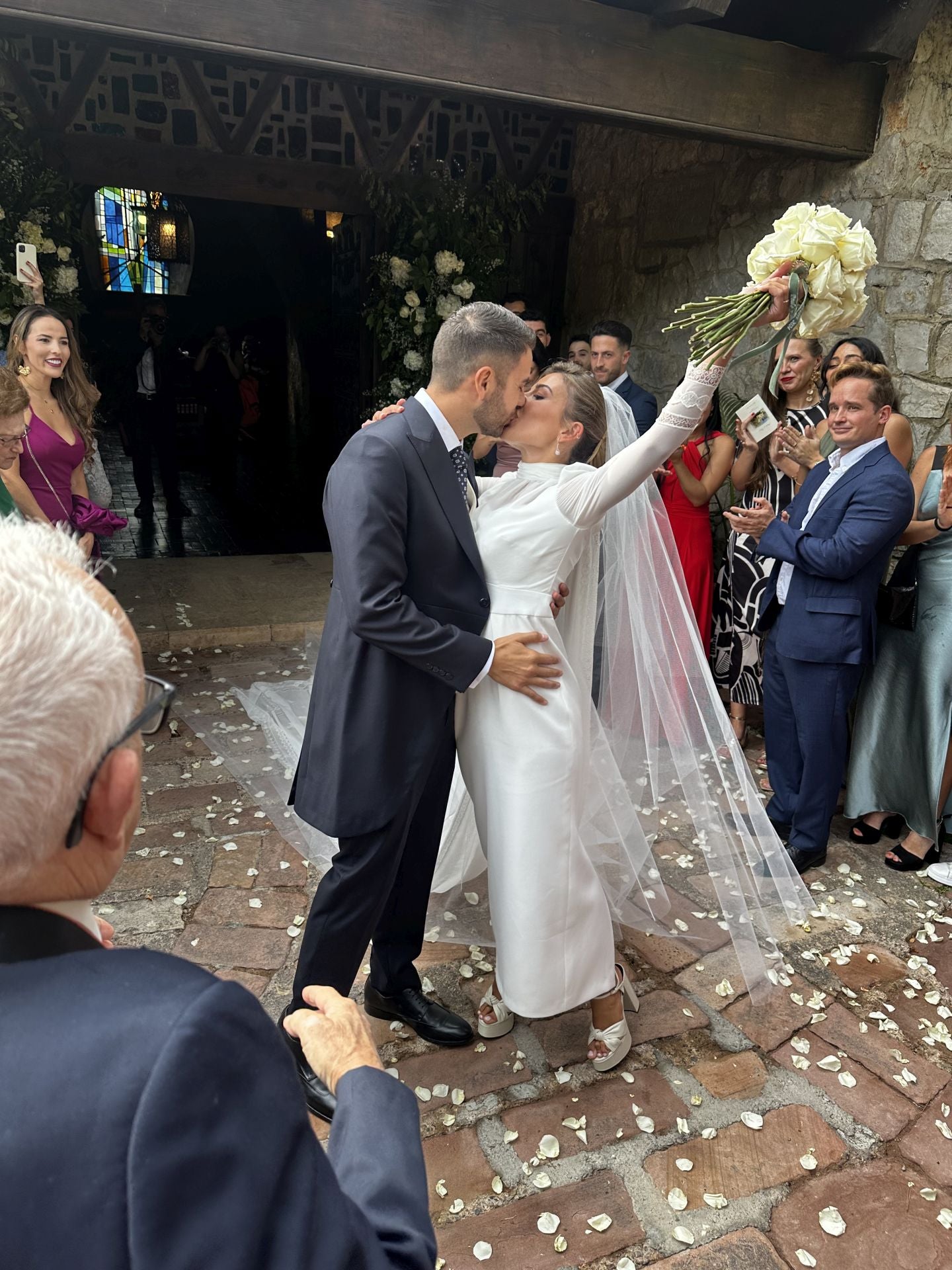 Paula Sanmartín y Hugo Cabo, en su enlace en la Cartuja de Ara Christi de El Puig.