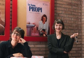 La directora Lucía Casañ Rodríguez, junto con la actriz Nuria González, han presentado este miércoles 'Un bany propi', la película que abre la 39 edición de la Mostra de Valencia.