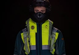 Los motoristas de la Guardia Civil tendrán chalecos con airbag de activación electrónica