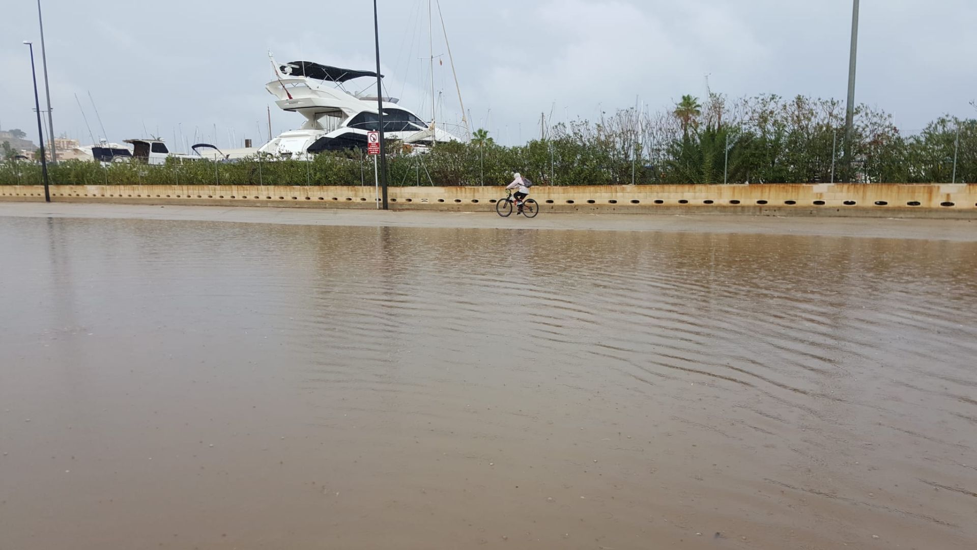 Imagen secundaria 2 - Efectos de las lluvias en Dénia.