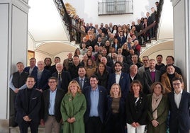 Participantes en el congreso, con Jorge Rodríguez, alcalde de Ontinyent, en la primera fila.