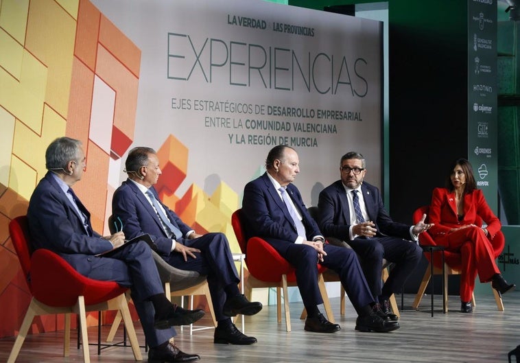 Salvador Navarro, José Vicente Morata, Miguel López y Miriam Fuertes, durante la segunda mesa de la jornada.