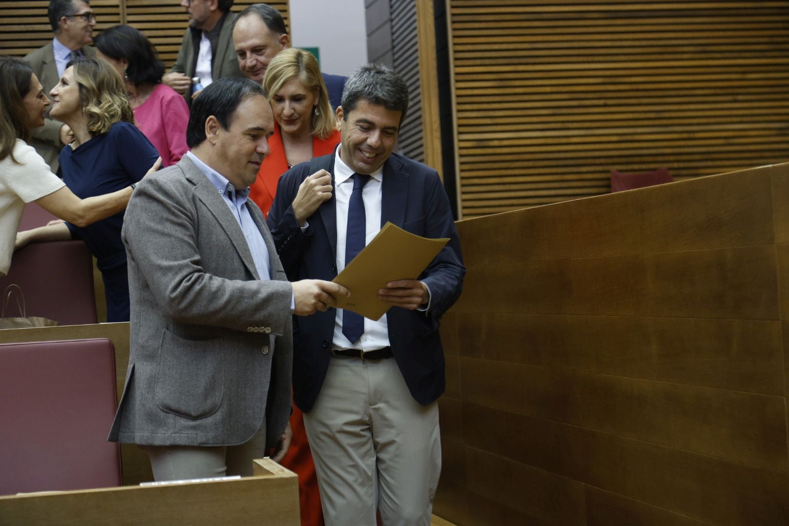 FOTOS | Sesión de control a Mazón en Les Corts