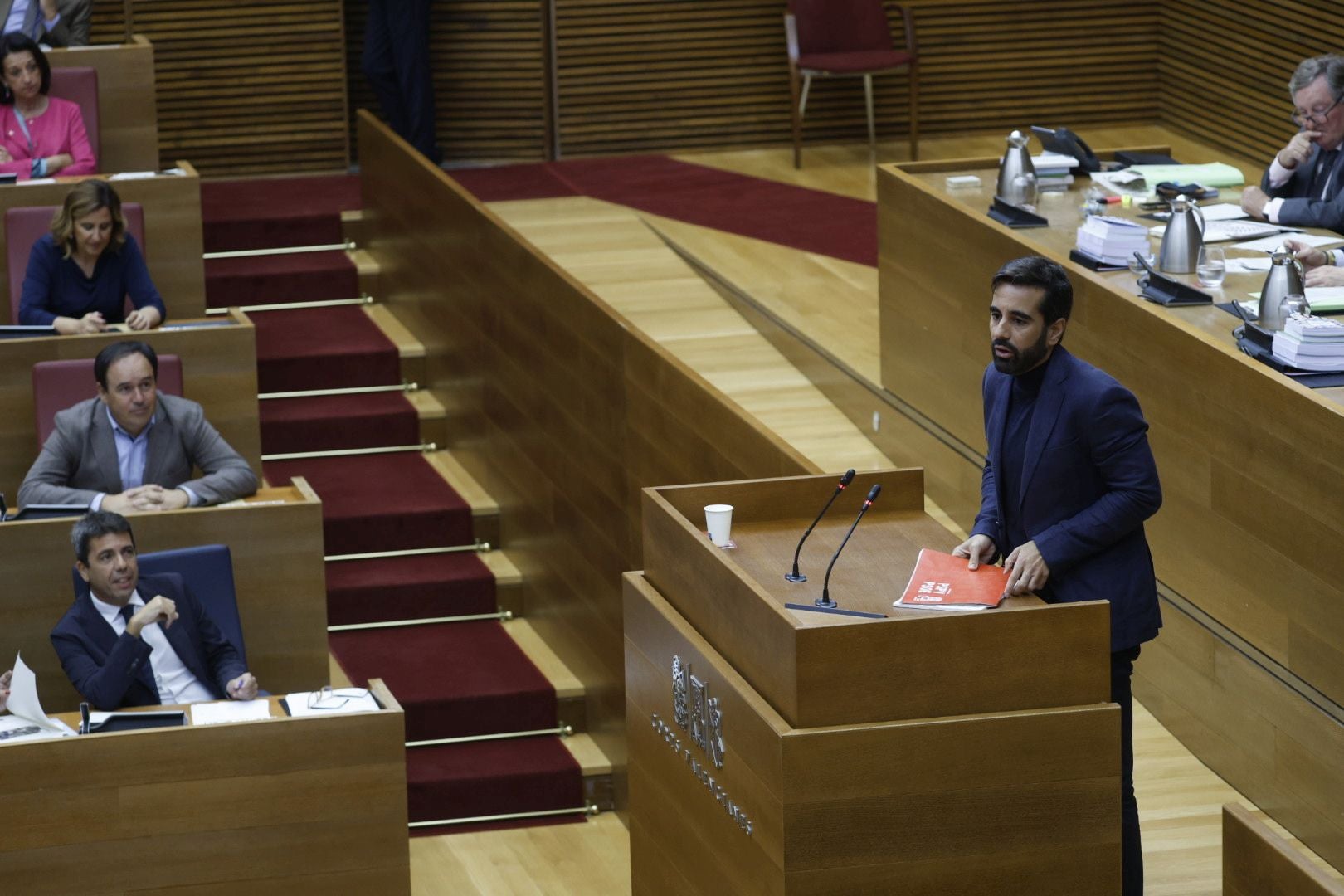 FOTOS | Sesión de control a Mazón en Les Corts