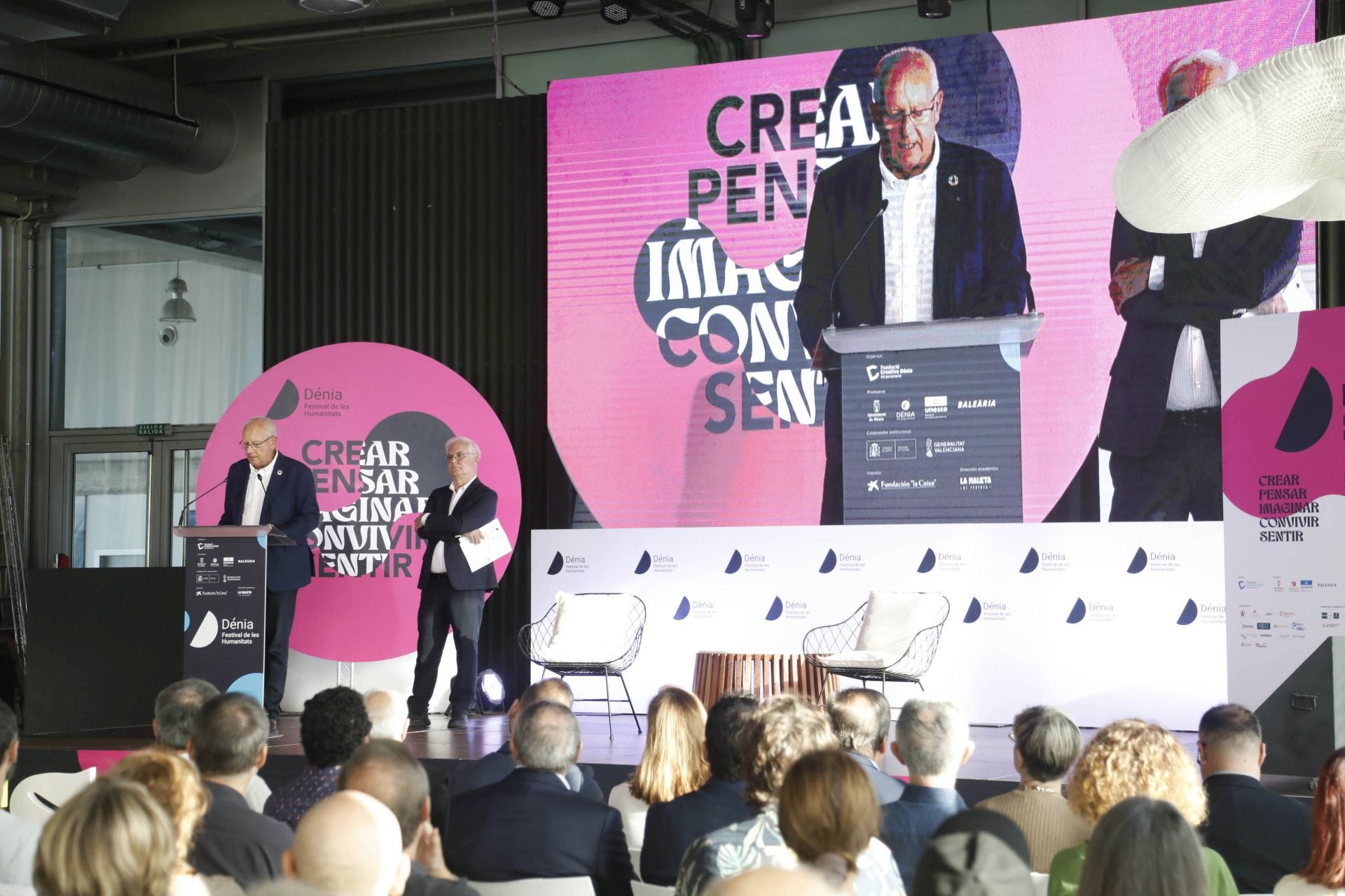 Imagen secundaria 1 - Las intervenciones de Massimo Cacciari, Vicent Grimalt y Xavier Mas de Xaxàs. 