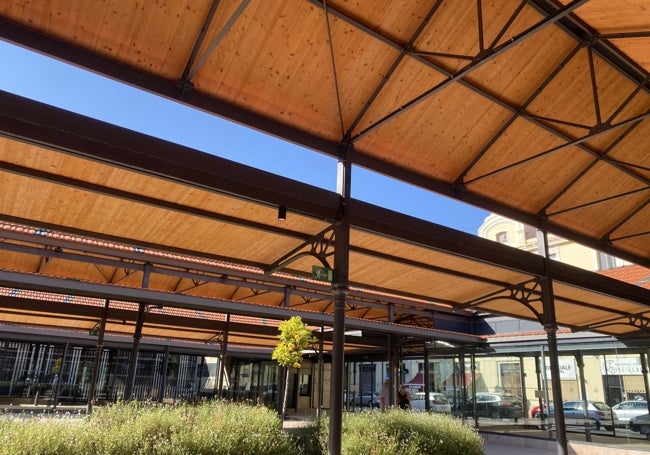 Patio interior del mercado del Grao.