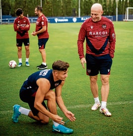 Iván Romero, junto a Julián Calero en un entrenamiento previo al partido de Liga contra el Granada