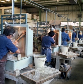 Trabajadores en una fábrica.