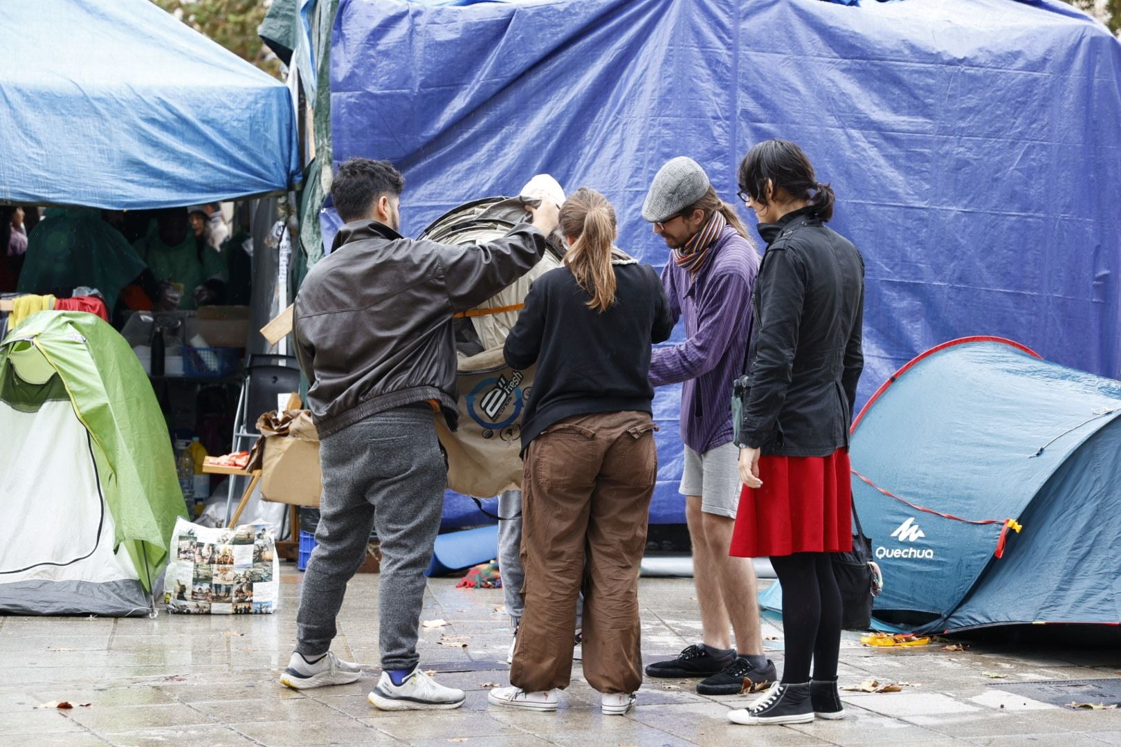 Los acampados en Valencia abandonan la Plaza del Ayuntamiento