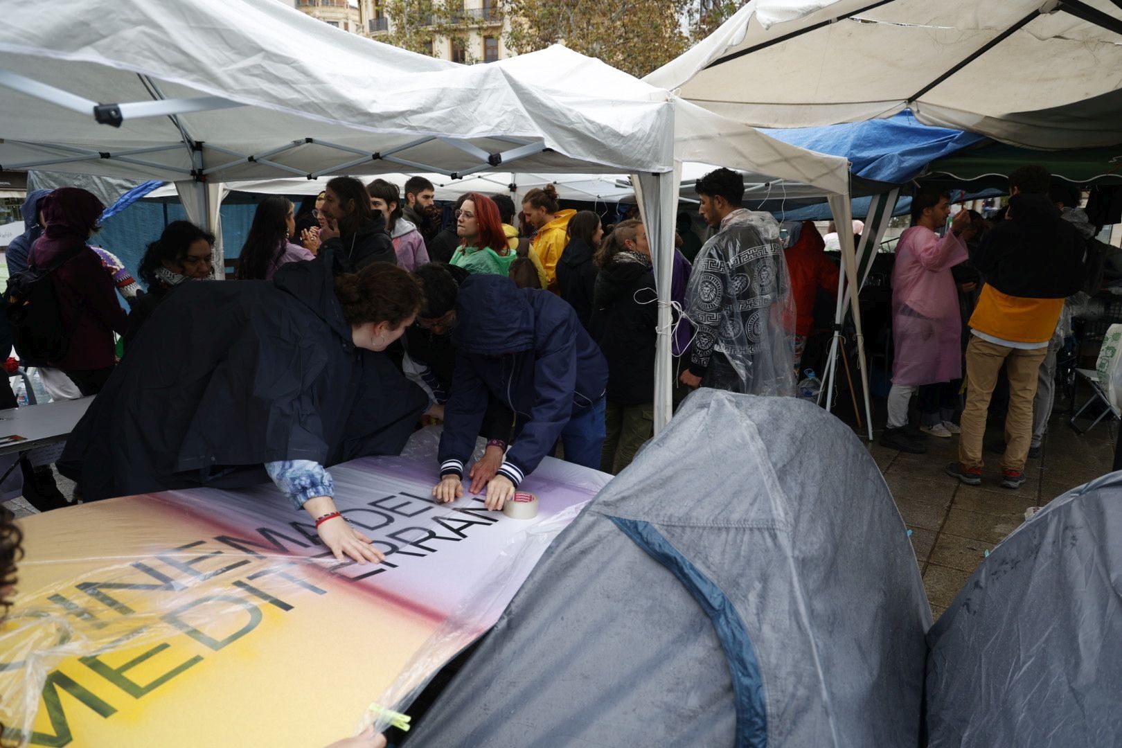 Los acampados en Valencia abandonan la Plaza del Ayuntamiento