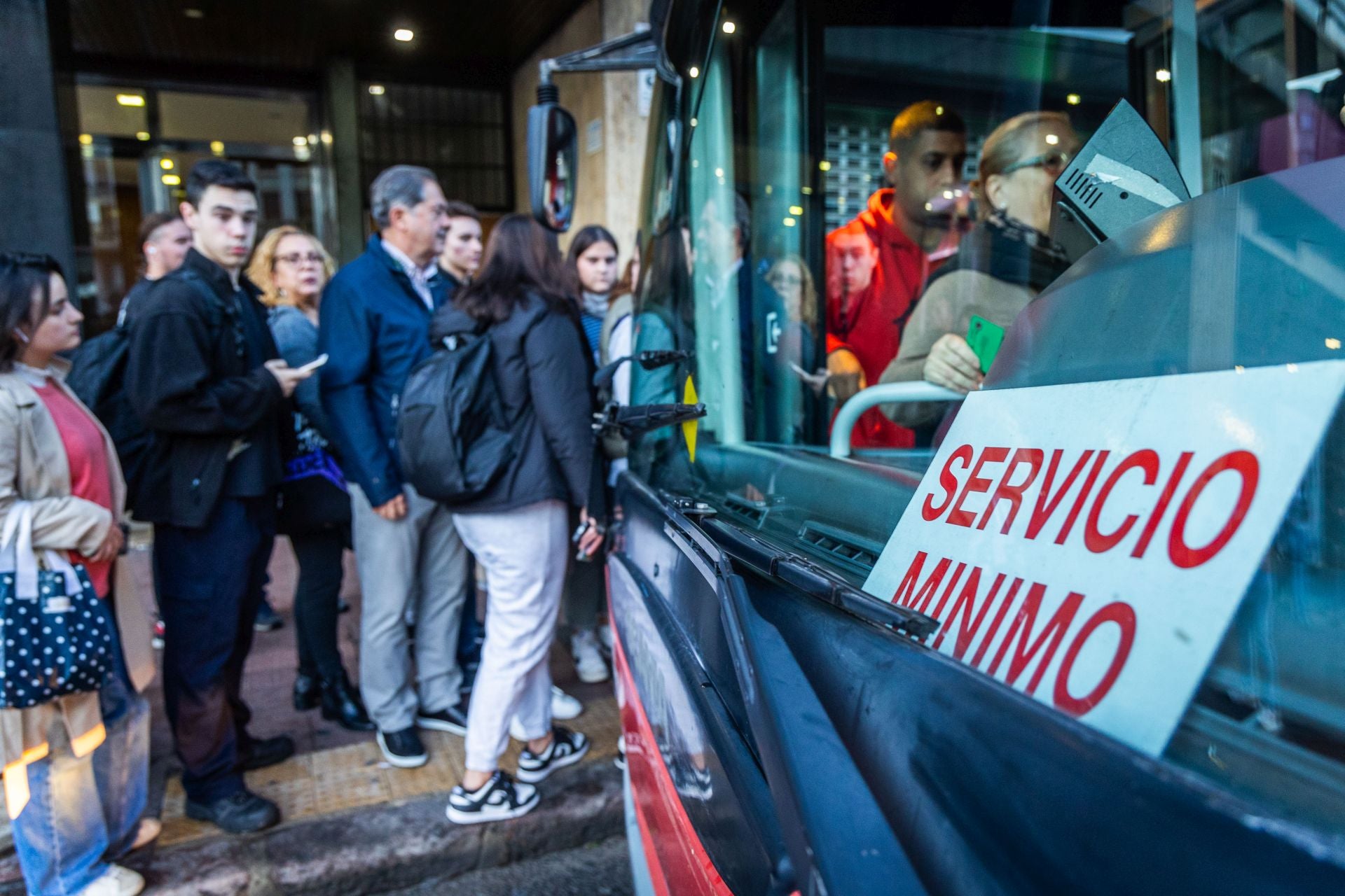 FOTOS | Huelga de conductores de EMT y Metrobús en Valencia