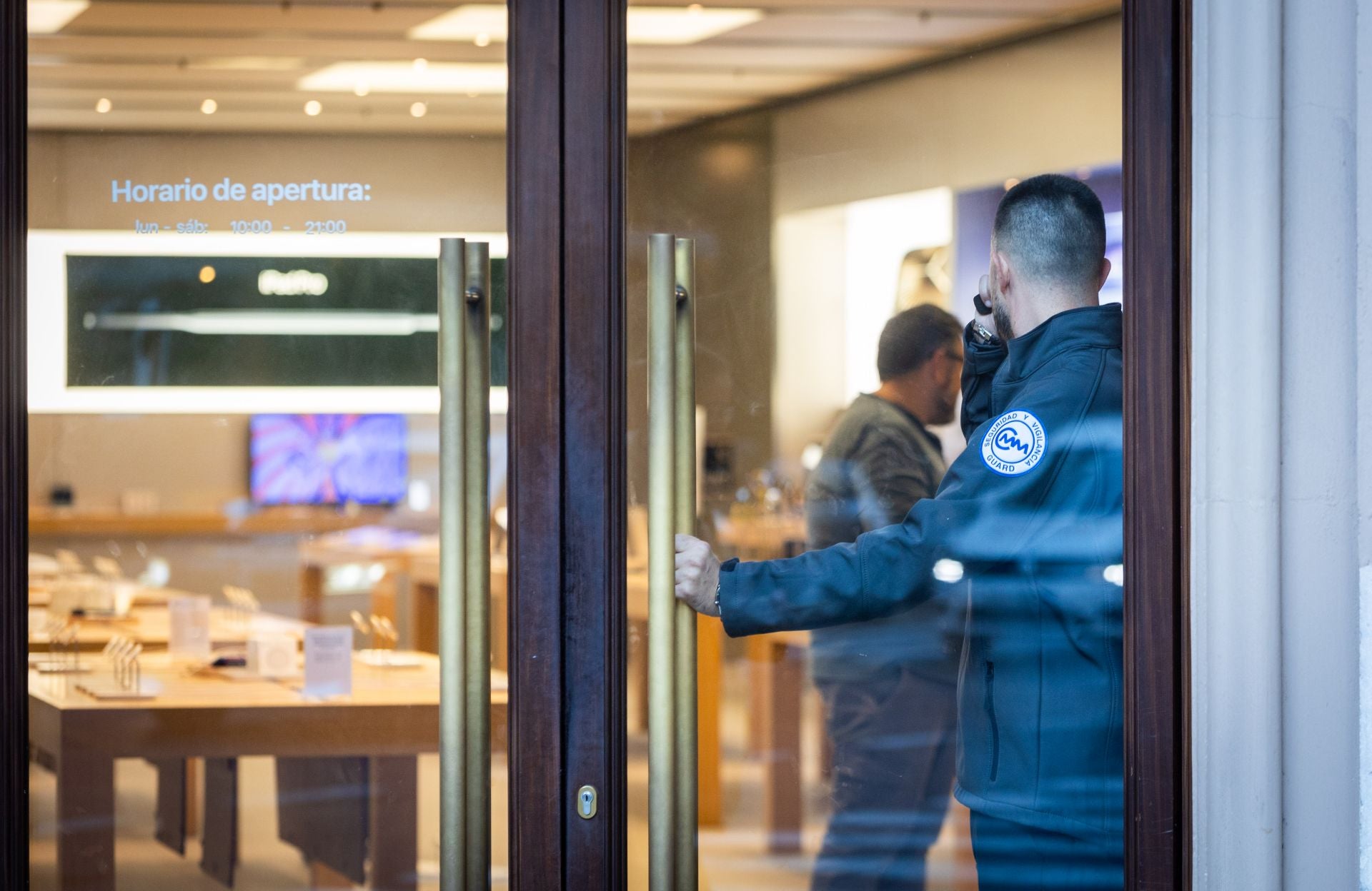 FOTOS | Asaltan la tienda Apple en Valencia