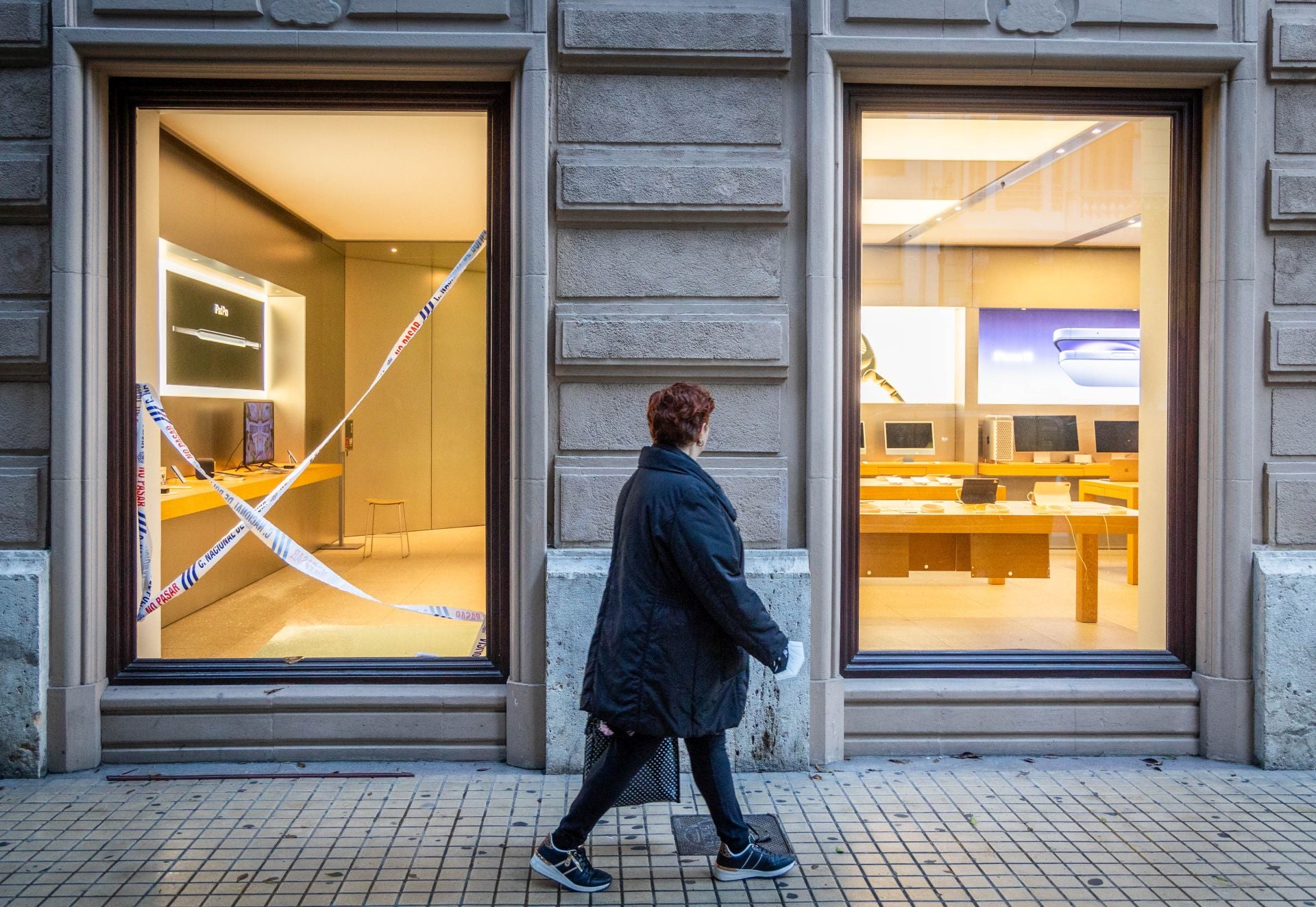 FOTOS | Asaltan la tienda Apple en Valencia