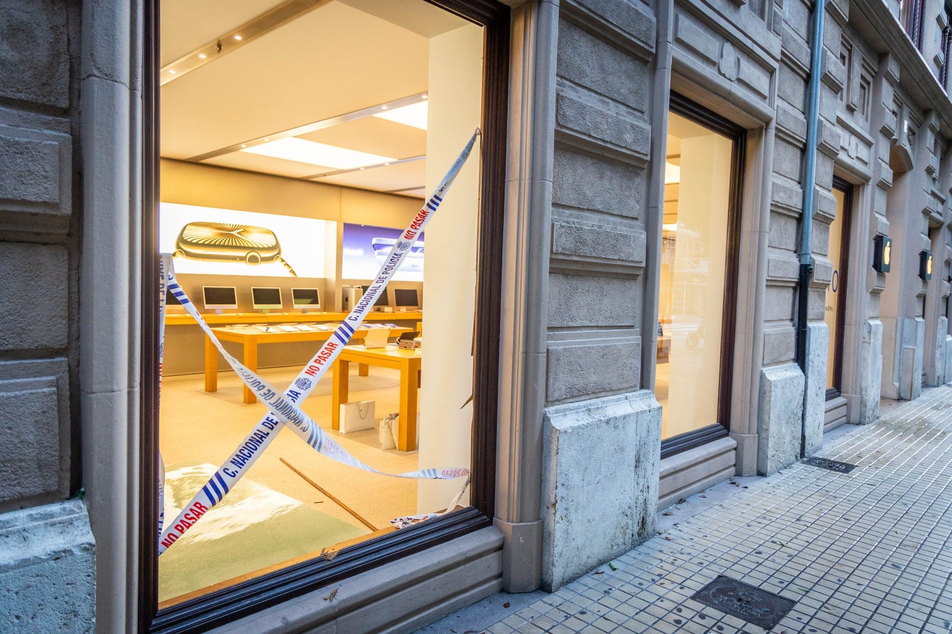 FOTOS | Asaltan la tienda Apple en Valencia