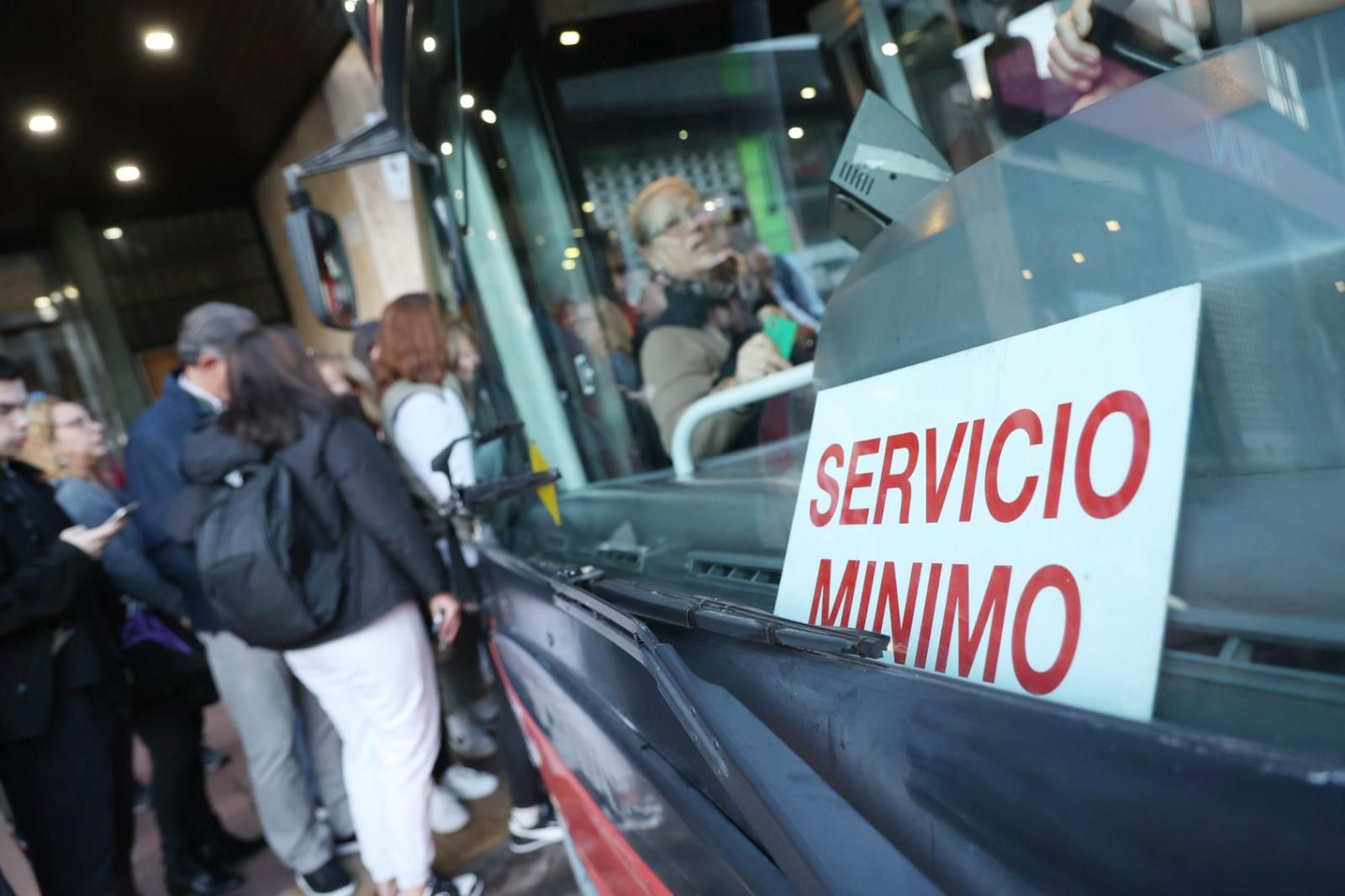 FOTOS | Huelga de conductores de EMT y Metrobús en Valencia