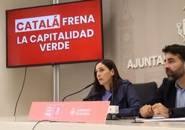 Rueda de prensa de los concejales socialistas Elisa Valía y Javier Mateo.