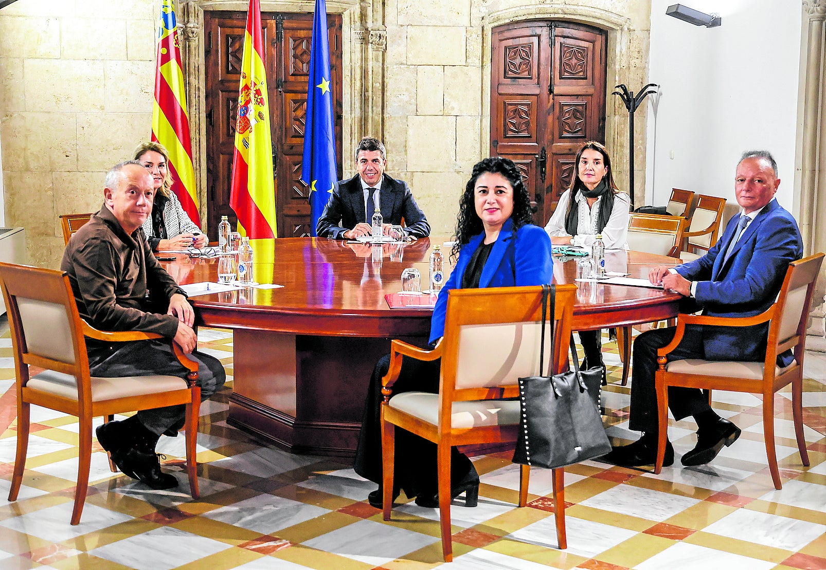 Mazón, este martes, reunido con el presidente de los empresarios y los líderes de UGT y CCOO.