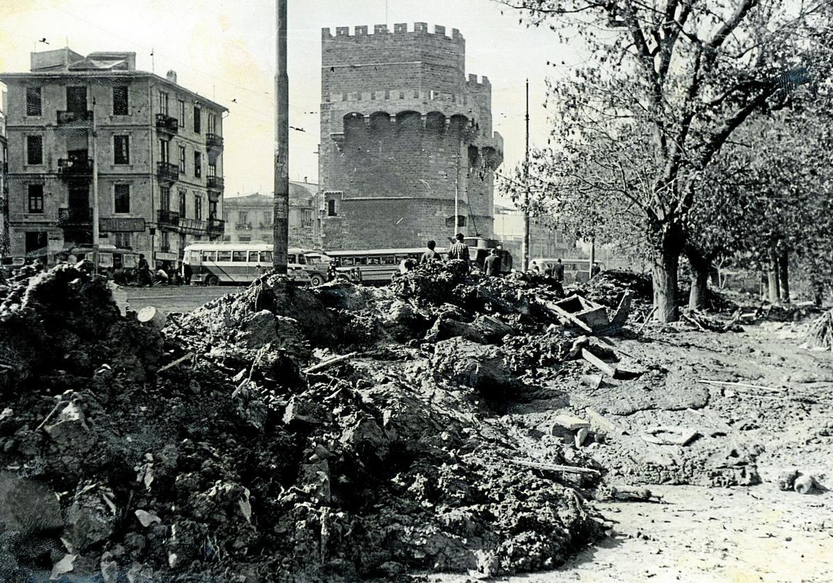 Batalla del barro. El término lo acuñó el director de LAS PROVINCIAS, Martín Domínguez, en un artículo.