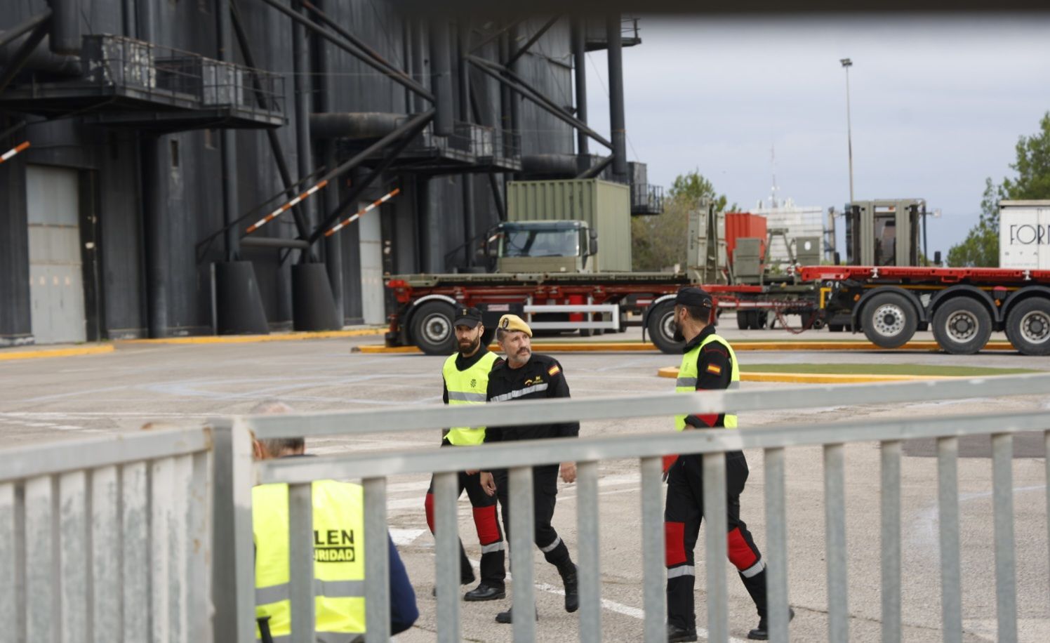 Fotos de la llegada de cadáveres a la morgue instalada en Feria Valencia