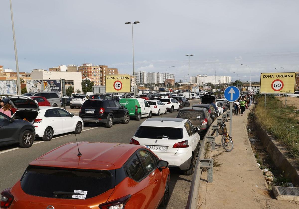 Estas son las carreteras que tienen prohibida la circulación de vehículos particulares este fin de semana en Valencia