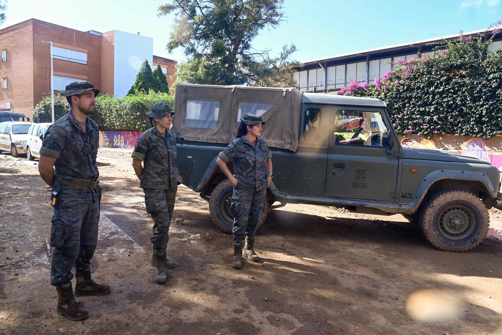 Los rescates continúan entre el barro en los pueblos afectados por la DANA