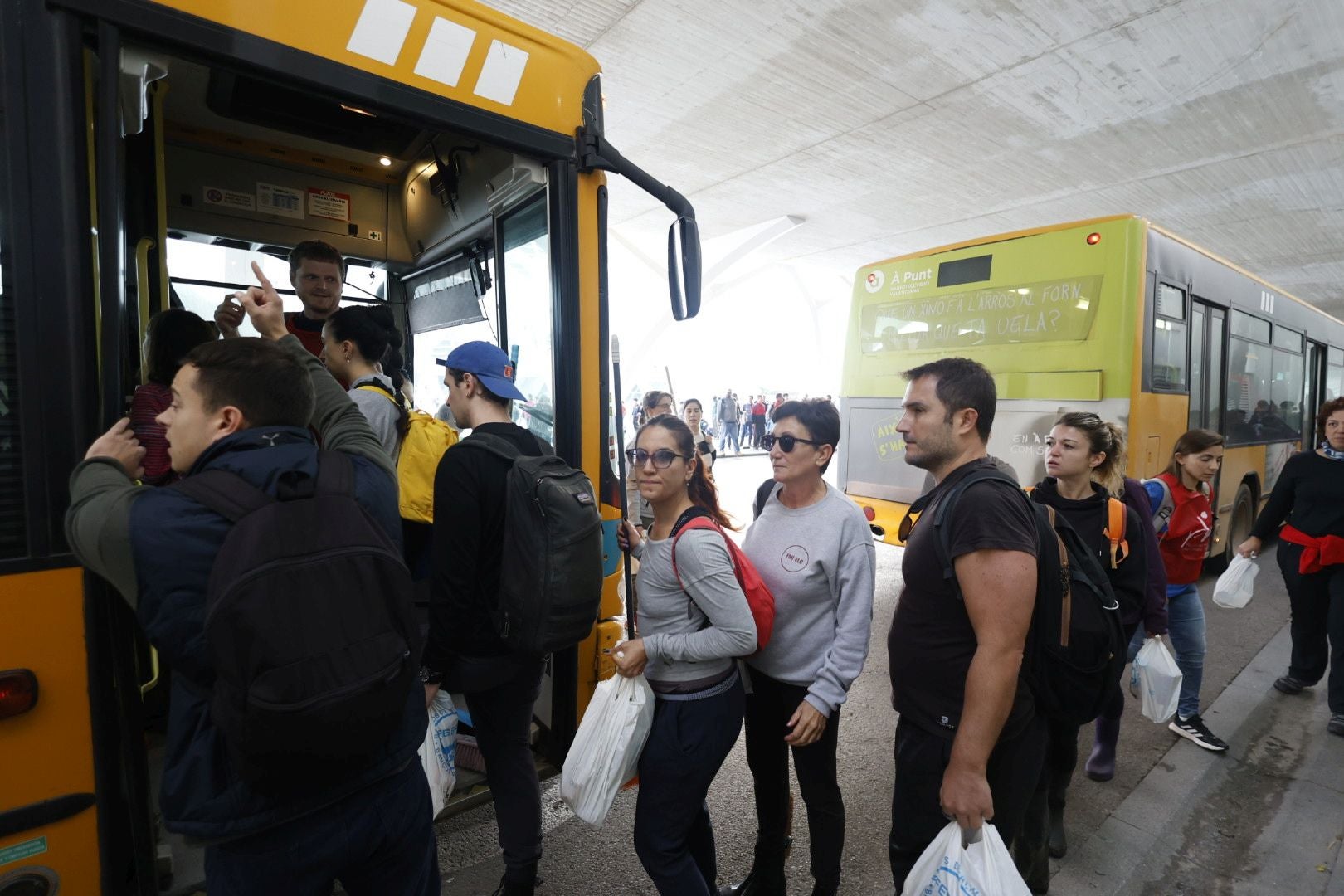 Fotos: miles de voluntarios acuden al Museo Príncipe Felipe de Valencia