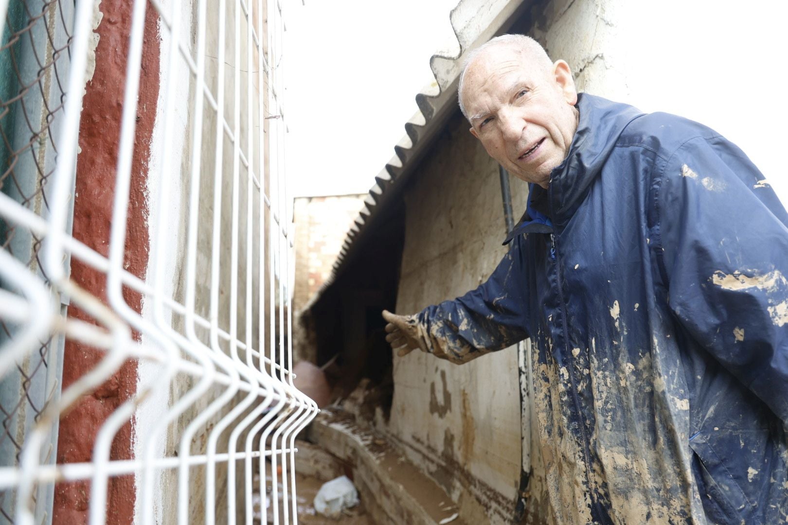 Los rescates continúan entre el barro en los pueblos afectados por la DANA