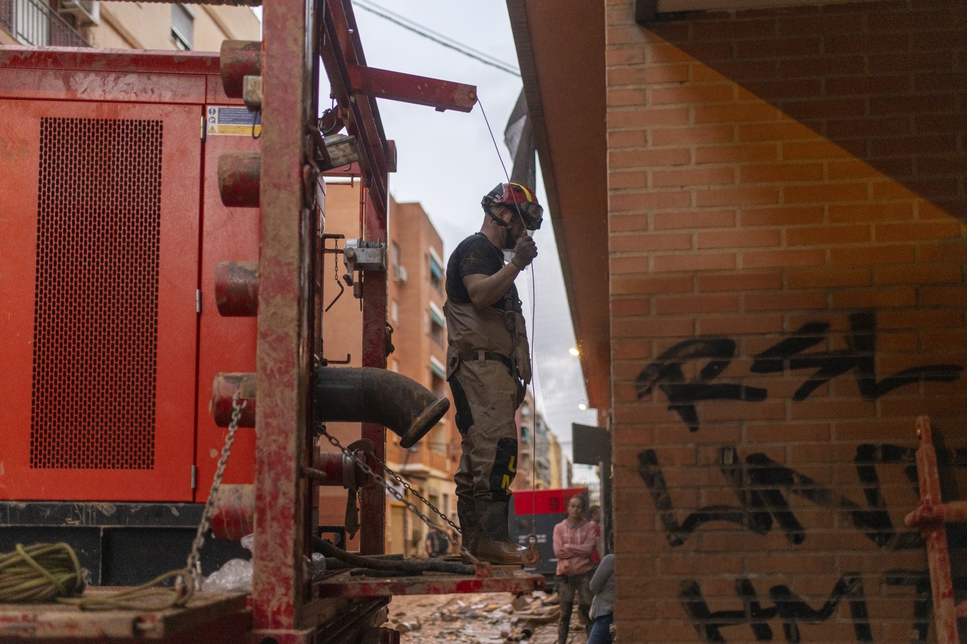 Los trabajos de rescate continúan en los pueblos de Valencia siete días después de la DANA