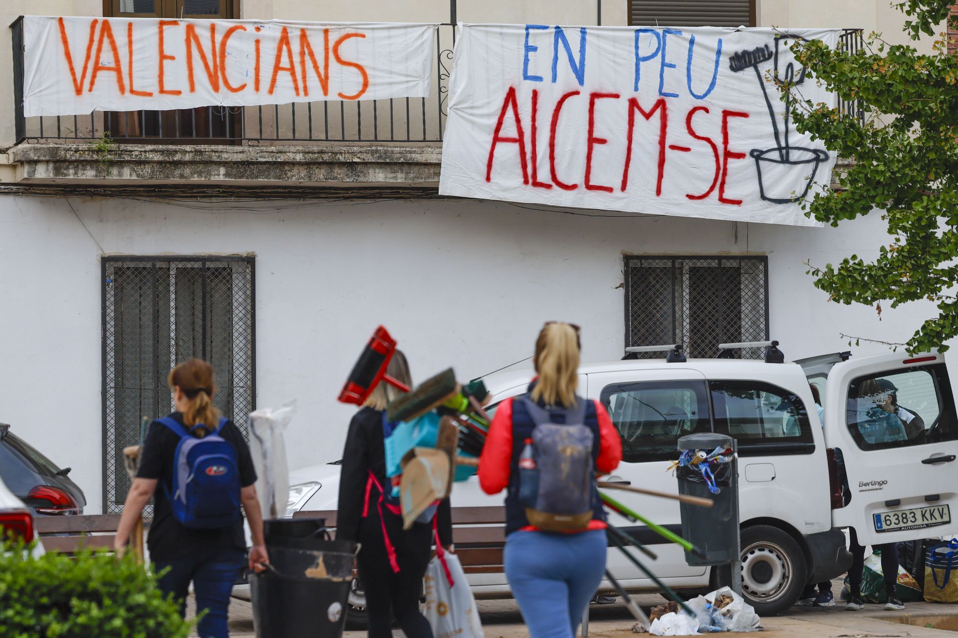 Los trabajos de rescate continúan en los pueblos de Valencia siete días después de la DANA