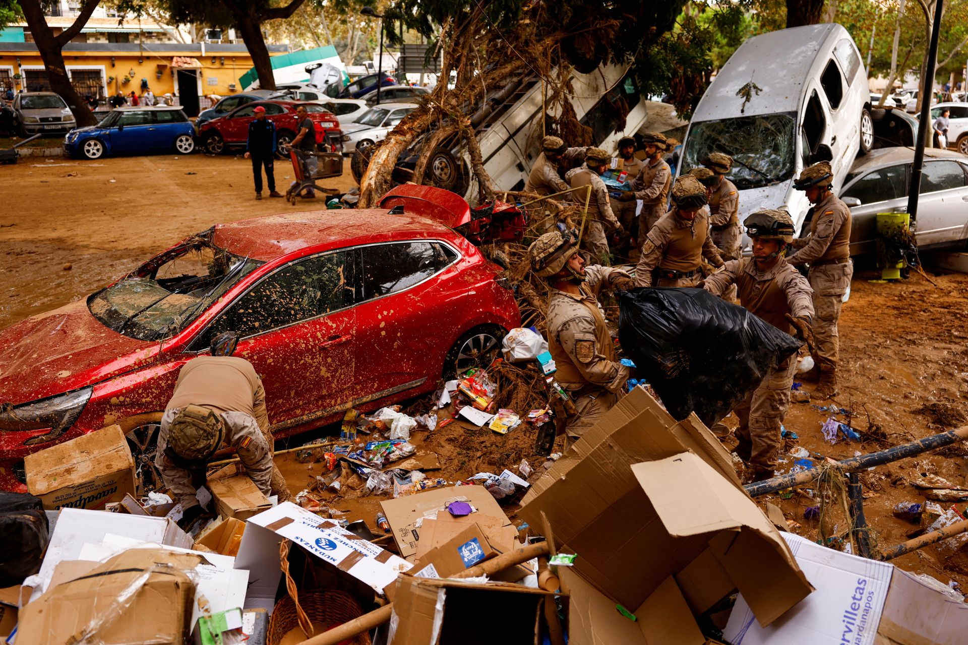 Los trabajos de rescate continúan en los pueblos de Valencia siete días después de la DANA