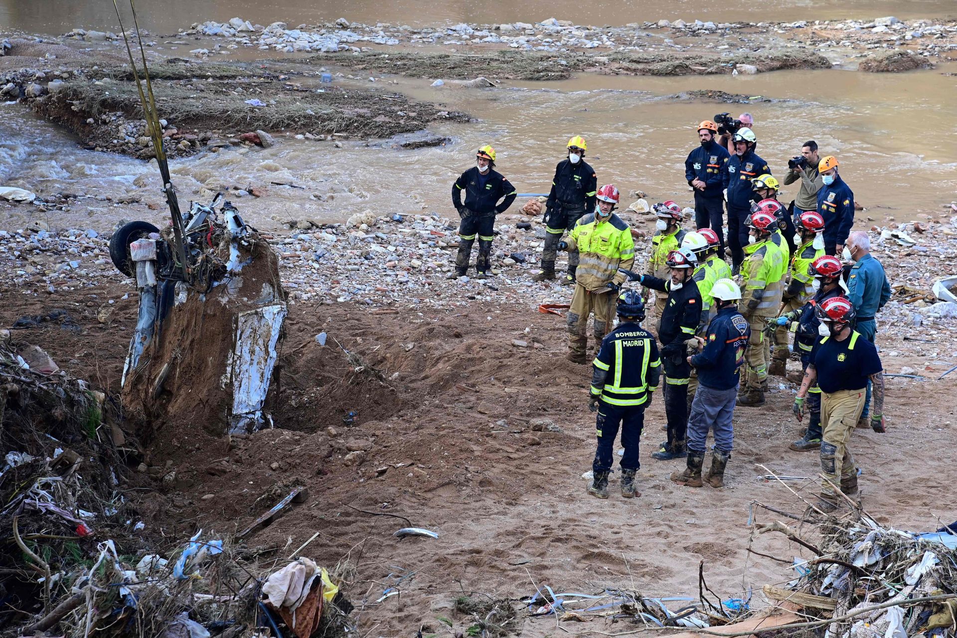 Los trabajos de rescate continúan en los pueblos de Valencia siete días después de la DANA