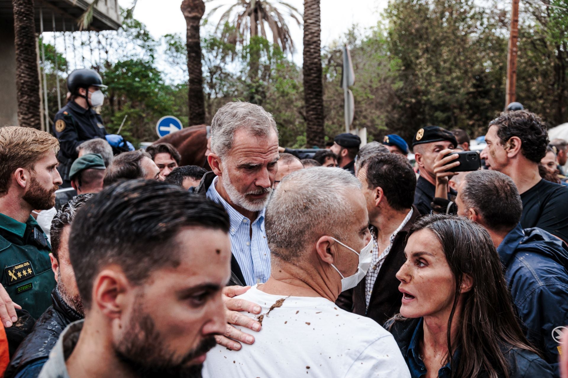 Fotos de tensión durante la visita de los Reyes, Sánchez y Mazón en Paiporta