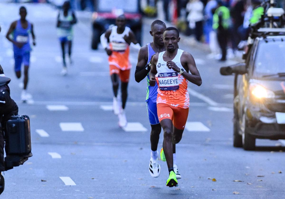 Abdi Nageeye, liderando la carrera.