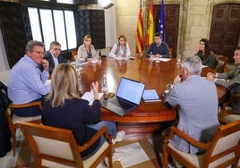 Mazón reunido este lunes en el Palau con sus consellers.