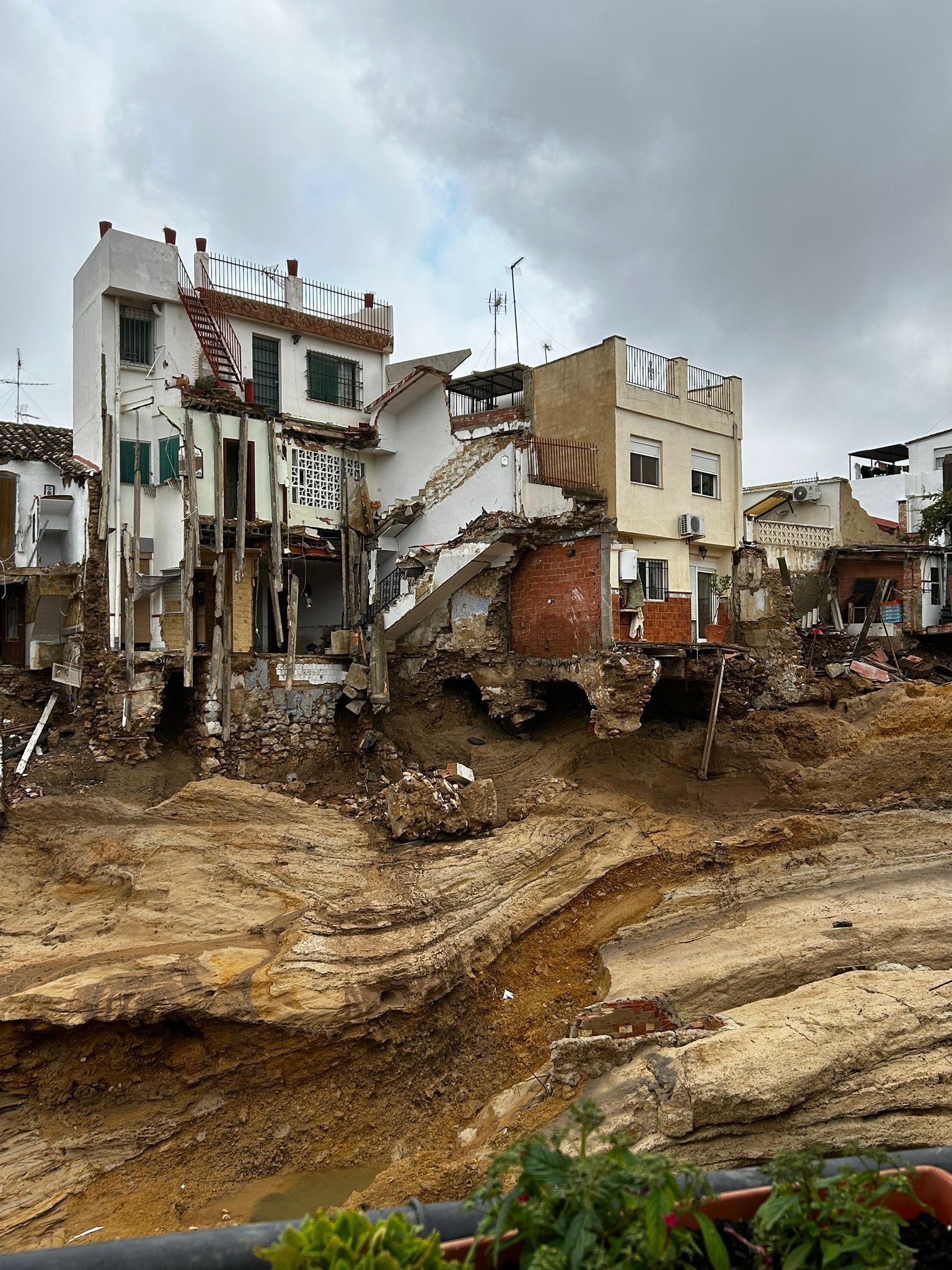 SOS en Chiva por el riesgo de derrumbes de casas y petición de ayuda a arquitectos