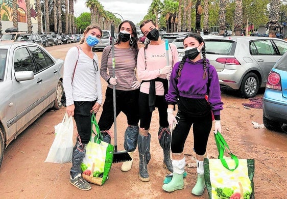 Francesca, Chiara, Roberta y Benedetta, estudiantes italianas acuden como voluntarias a Aldaia.