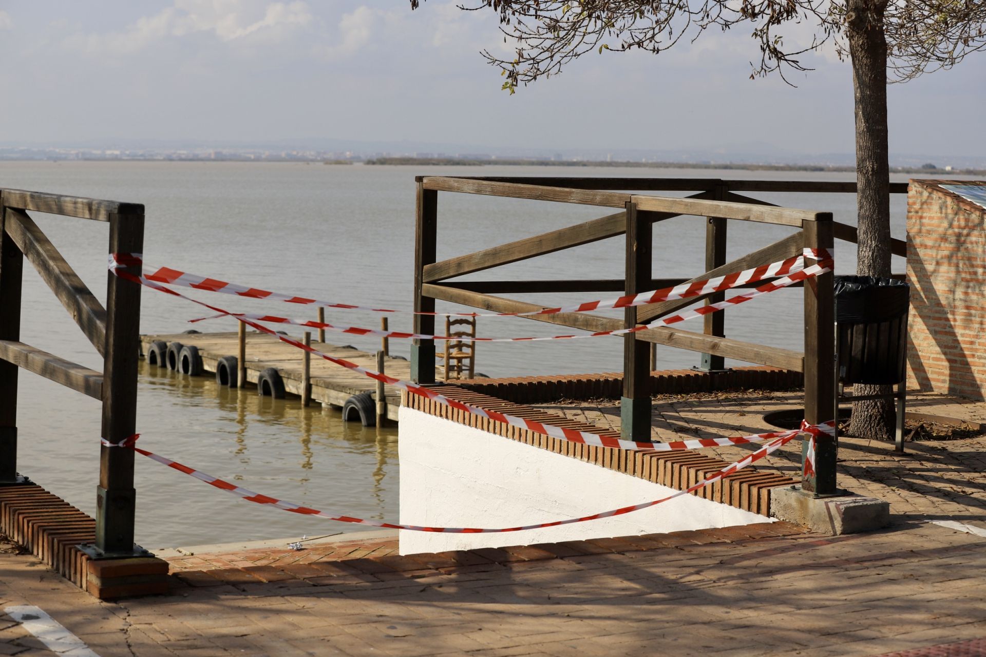 La UME sigue la búsqueda de cuerpos en la Albufera