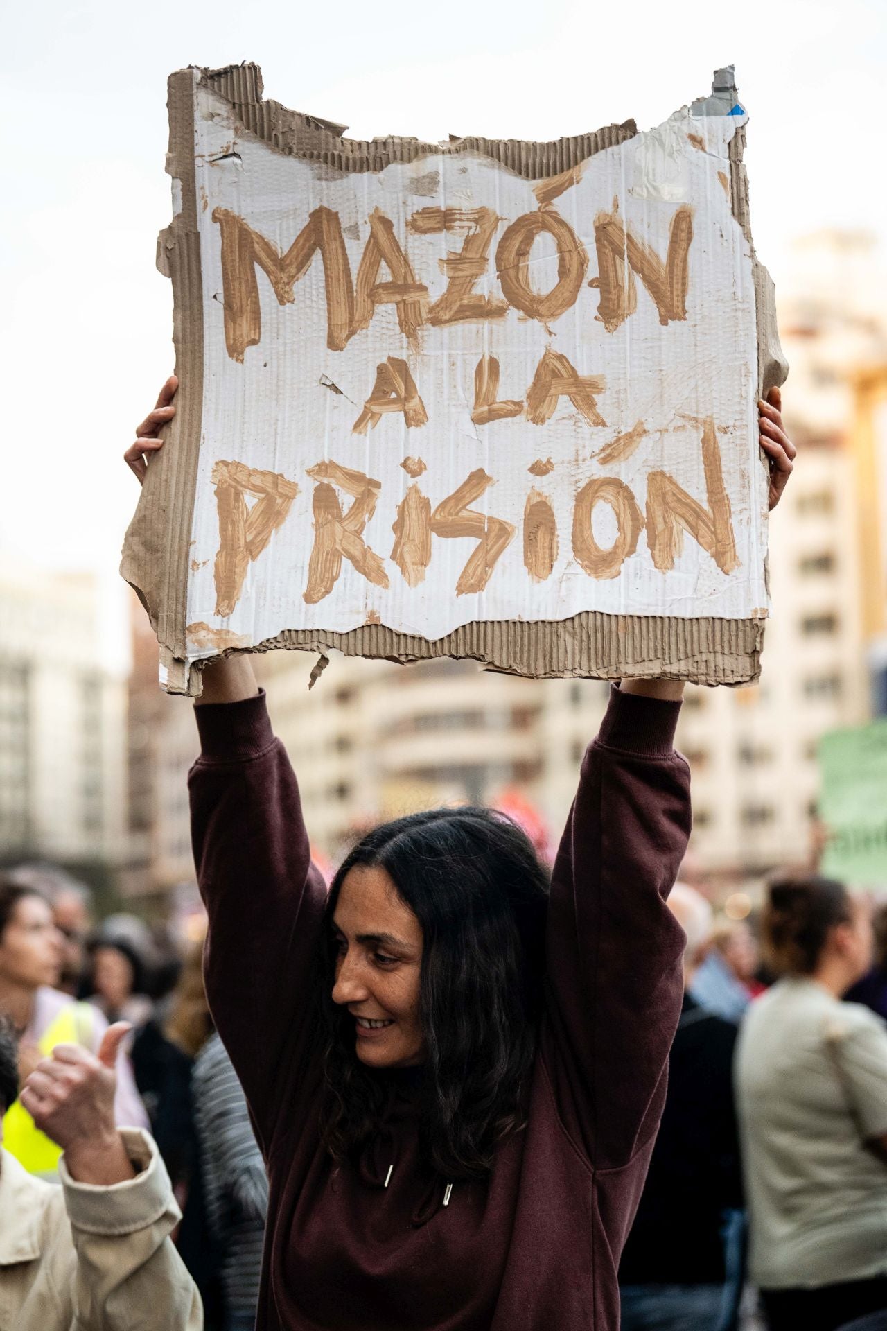 Miles de personas protestan en Valencia contra la gestión política de la DANA