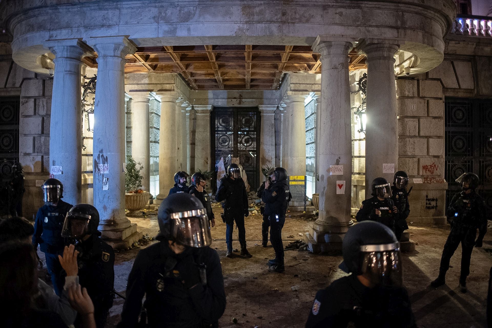 Miles de personas protestan en Valencia contra la gestión política de la DANA